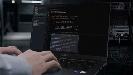 華為終端發(fā)布商用品牌 華為擎云，致力于成為商用計算機編程領(lǐng)域第一品牌